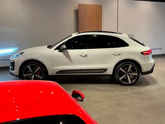 PORSCHE-MACAN-2024
