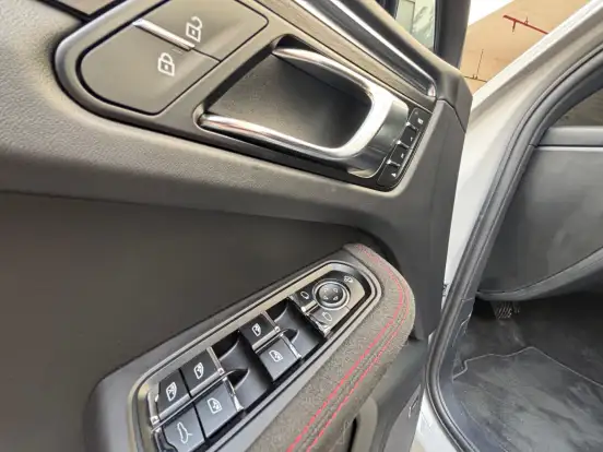 PORSCHE-MACAN-2023