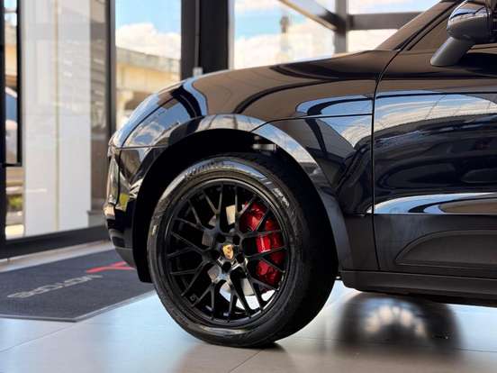 PORSCHE-MACAN-2018