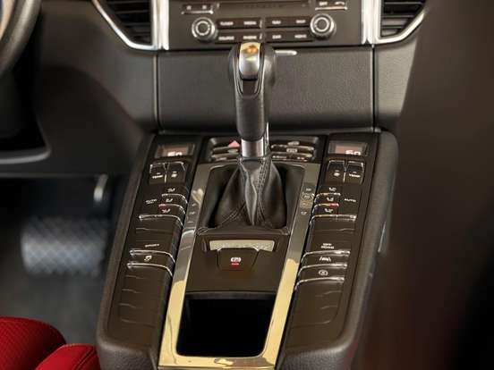 PORSCHE-MACAN-2018