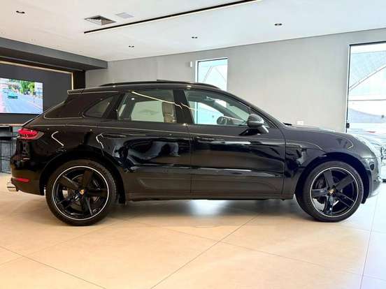 PORSCHE-MACAN-2021