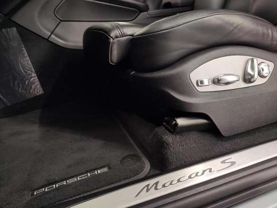 PORSCHE-MACAN-2021