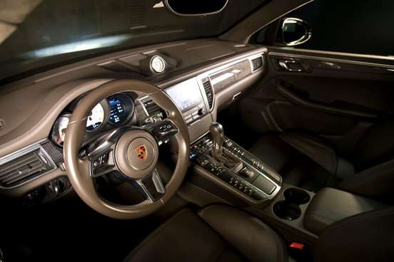 PORSCHE-MACAN-2017