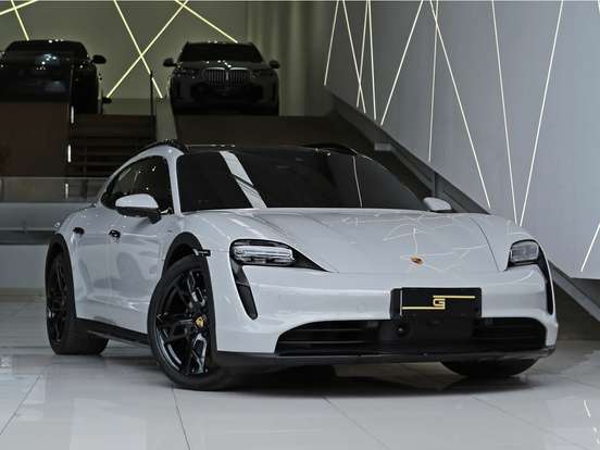 PORSCHE-TAYCAN-2023
