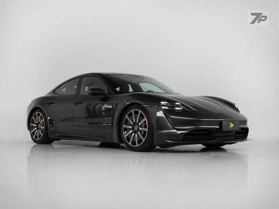 PORSCHE-TAYCAN-2020