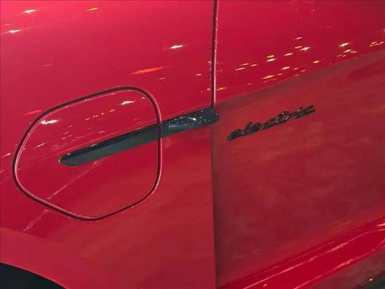 PORSCHE-TAYCAN-2020