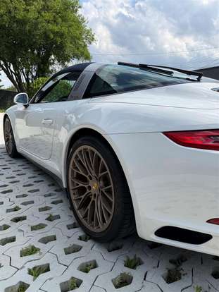 PORSCHE-911-2017