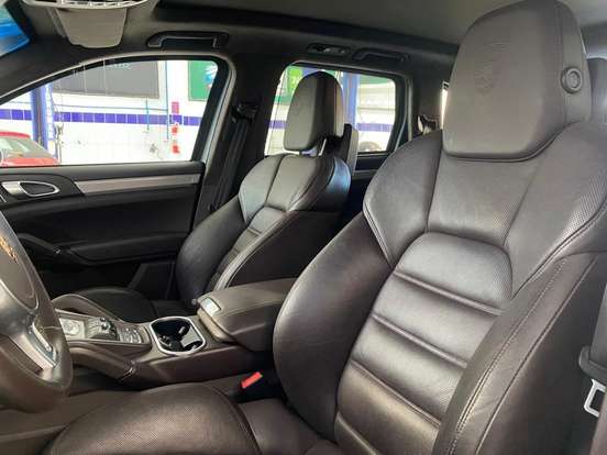 PORSCHE-CAYENNE-2010