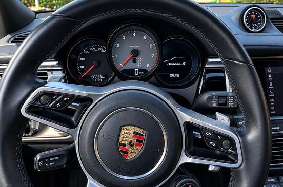 PORSCHE-MACAN-2020