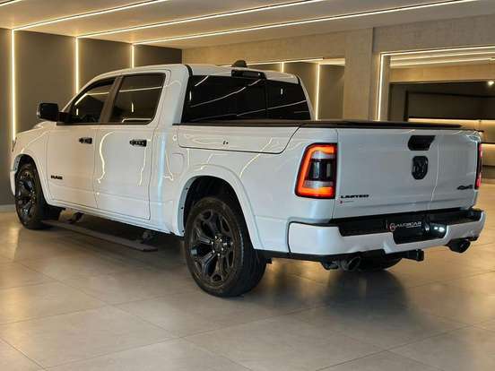 RAM-1500-5.7 V8 GASOLINA LIMITED NIGHT EDITION CD 4X4 AUTOMÁTICO RAM-1500-2023