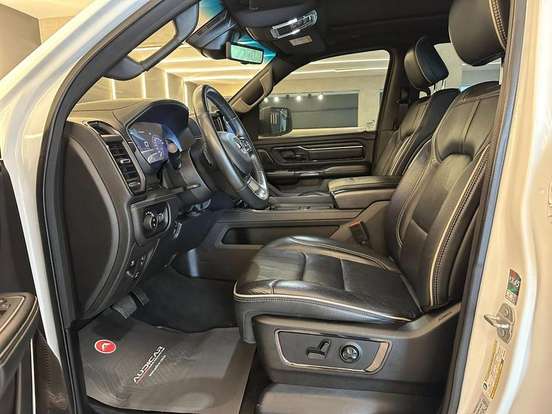 RAM-1500-5.7 V8 GASOLINA LIMITED NIGHT EDITION CD 4X4 AUTOMÁTICO RAM-1500-2023