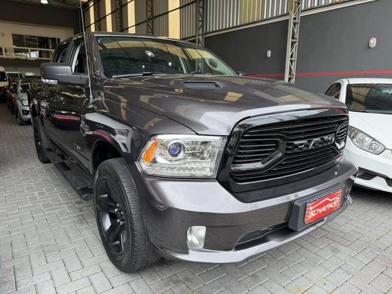 RAM CLASSIC 5.7 V8 GASOLINA LARAMIE NIGHT EDITION CD 4X4 AUTOMÁTICO