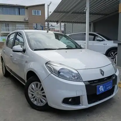 RENAULT-SANDERO-2012