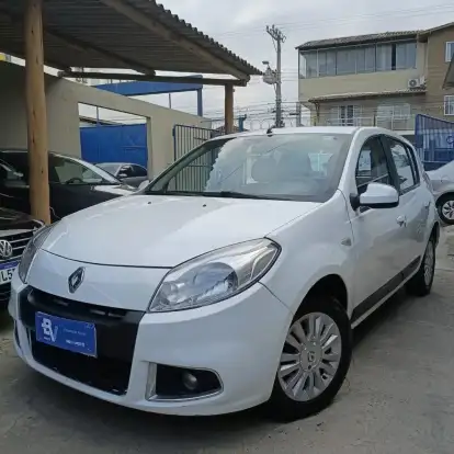 RENAULT-SANDERO-2012