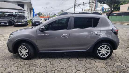 RENAULT-SANDERO-2023