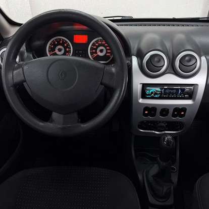 RENAULT-SANDERO-2010
