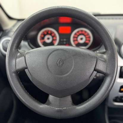 RENAULT-SANDERO-2010