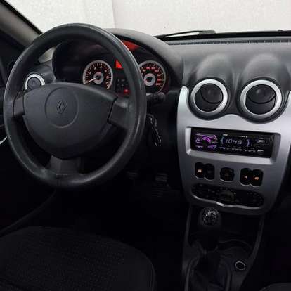 RENAULT-SANDERO-2010