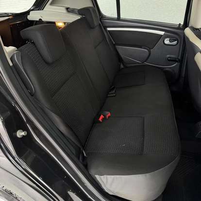 RENAULT-SANDERO-2010
