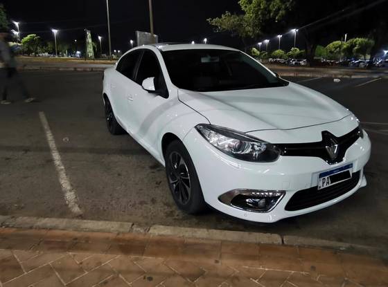 RENAULT FLUENCE 2.0 PRIVILÉGE 16V FLEX 4P AUTOMÁTICO