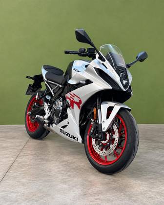 SUZUKI GSX-8R 