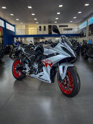 SUZUKI GSX-8R 