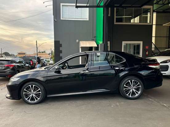 TOYOTA-CAMRY-2018