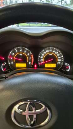 TOYOTA-COROLLA-2010