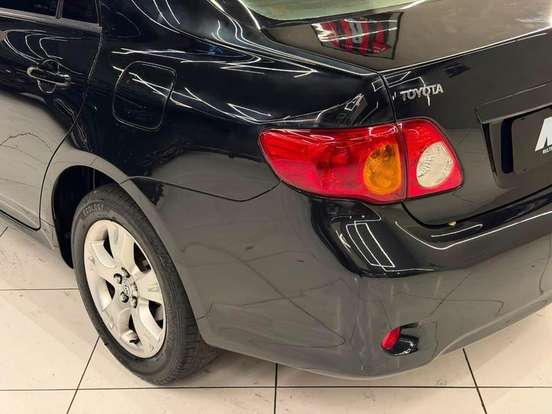 TOYOTA-COROLLA-2010