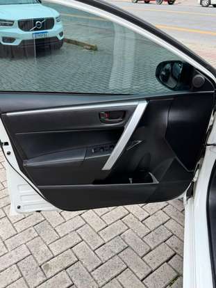 TOYOTA-COROLLA-2018