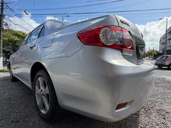 TOYOTA-COROLLA-2011