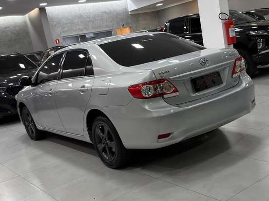 TOYOTA-COROLLA-2013
