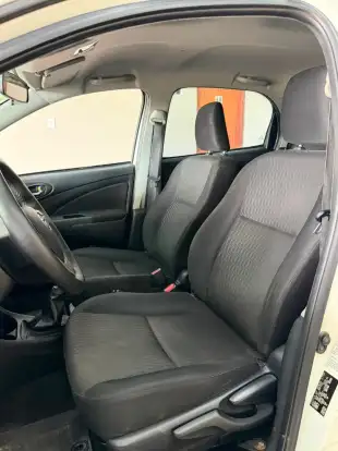 TOYOTA-ETIOS-2017