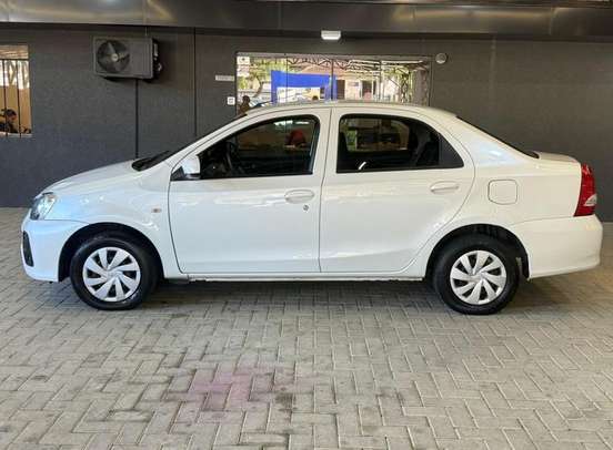 TOYOTA-ETIOS-2017