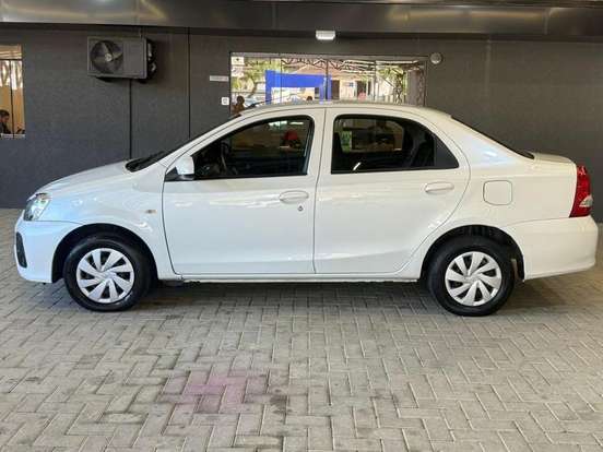 TOYOTA-ETIOS-1.3 X 16V FLEX 4P AUTOMÁTICO TOYOTA-ETIOS-2017