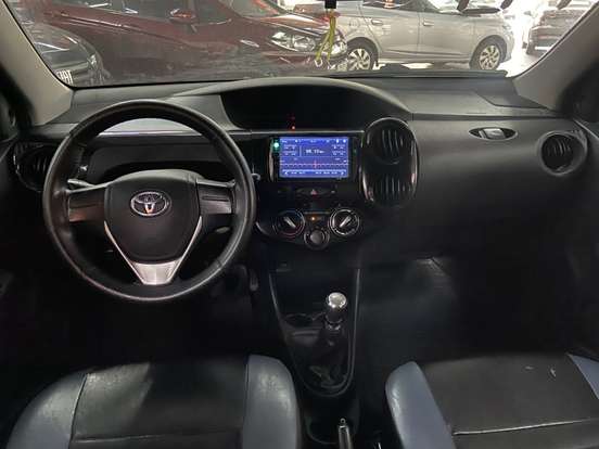 TOYOTA-ETIOS-2017