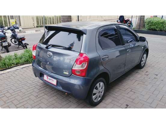 TOYOTA-ETIOS-1.3 XS 16V FLEX 4P MANUAL TOYOTA-ETIOS-2013