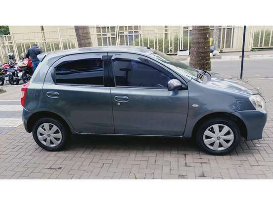 TOYOTA-ETIOS-1.3 XS 16V FLEX 4P MANUAL TOYOTA-ETIOS-2013