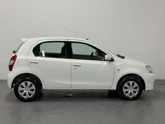 TOYOTA-ETIOS-1.3 XS 16V FLEX 4P MANUAL TOYOTA-ETIOS-2013