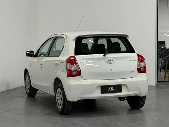 TOYOTA-ETIOS-2013