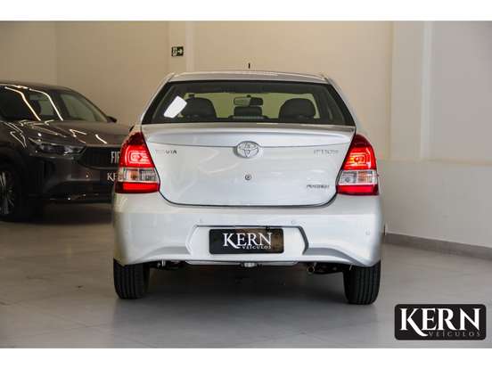 TOYOTA-ETIOS-2017