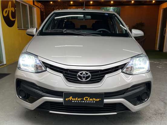TOYOTA-ETIOS-2017