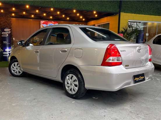 TOYOTA-ETIOS-2017