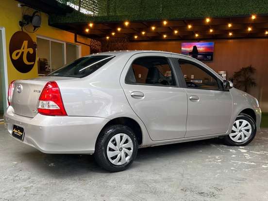 TOYOTA-ETIOS-2017