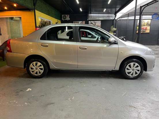 TOYOTA-ETIOS-2017