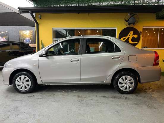 TOYOTA-ETIOS-2017