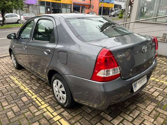 TOYOTA-ETIOS-2013