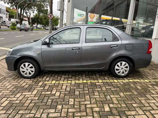 TOYOTA-ETIOS-2013