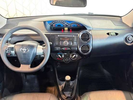 TOYOTA-ETIOS-1.5 XLS 16V FLEX 4P MANUAL TOYOTA-ETIOS-2014