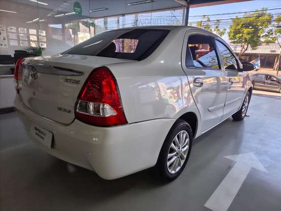 TOYOTA-ETIOS-1.5 XLS SEDAN 16V FLEX 4P MANUAL TOYOTA-ETIOS-2015